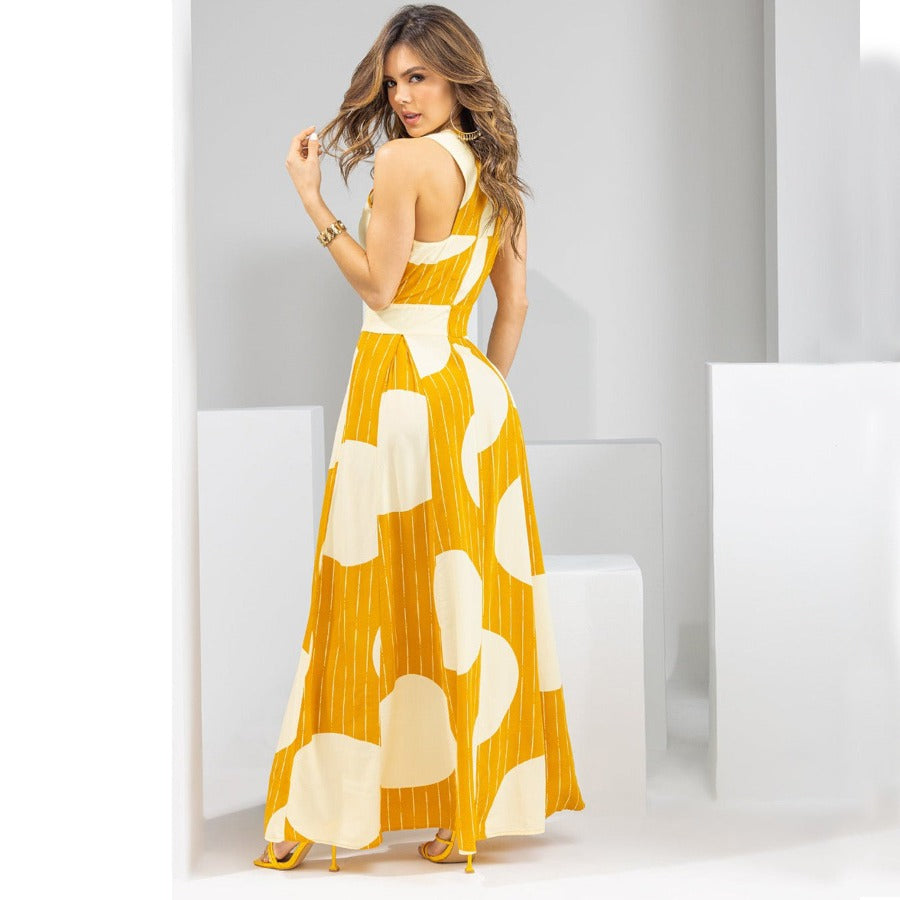 Vestido estampado manga sisa con falda en tablas y cierre posterior
