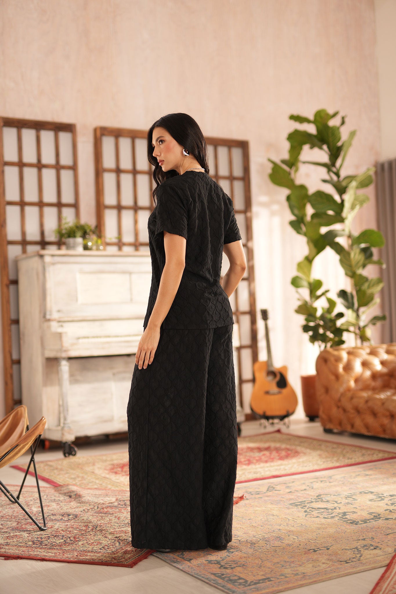 Pantalón b/palazzo, elástico en cintura.