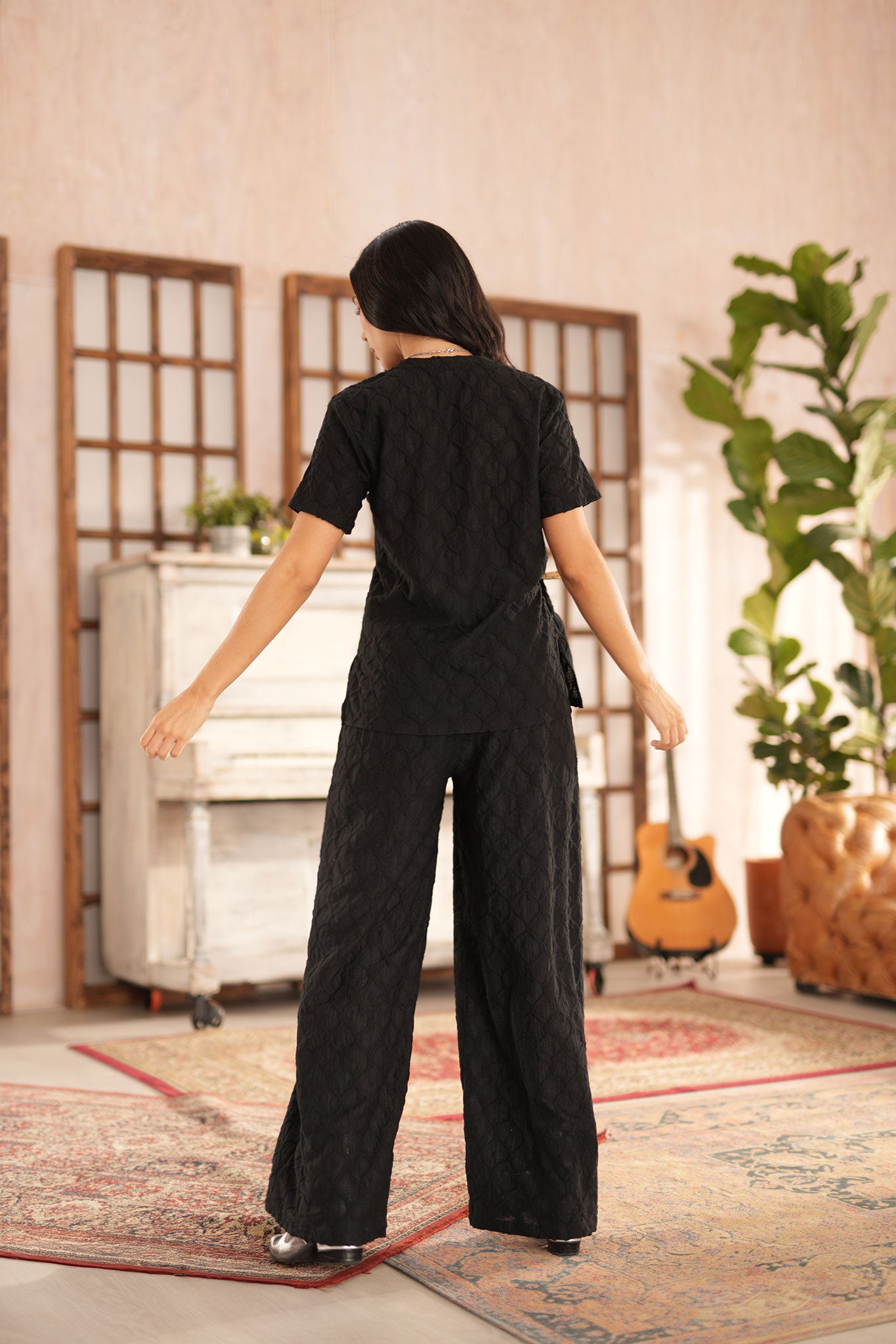 Pantalón b/palazzo, elástico en cintura.