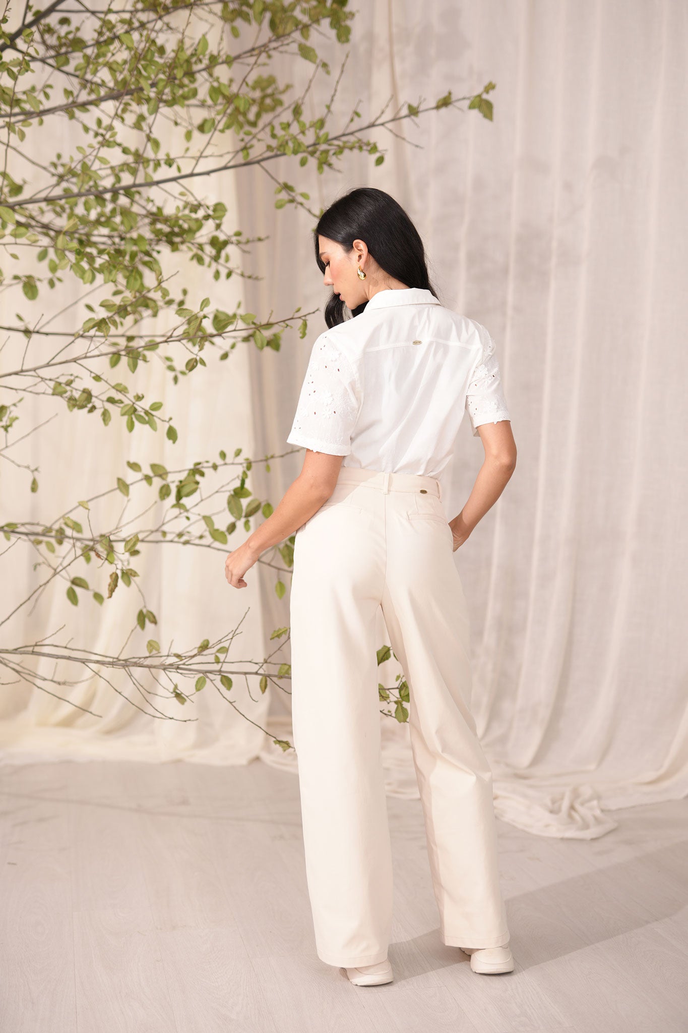 Pantalón con ribetes