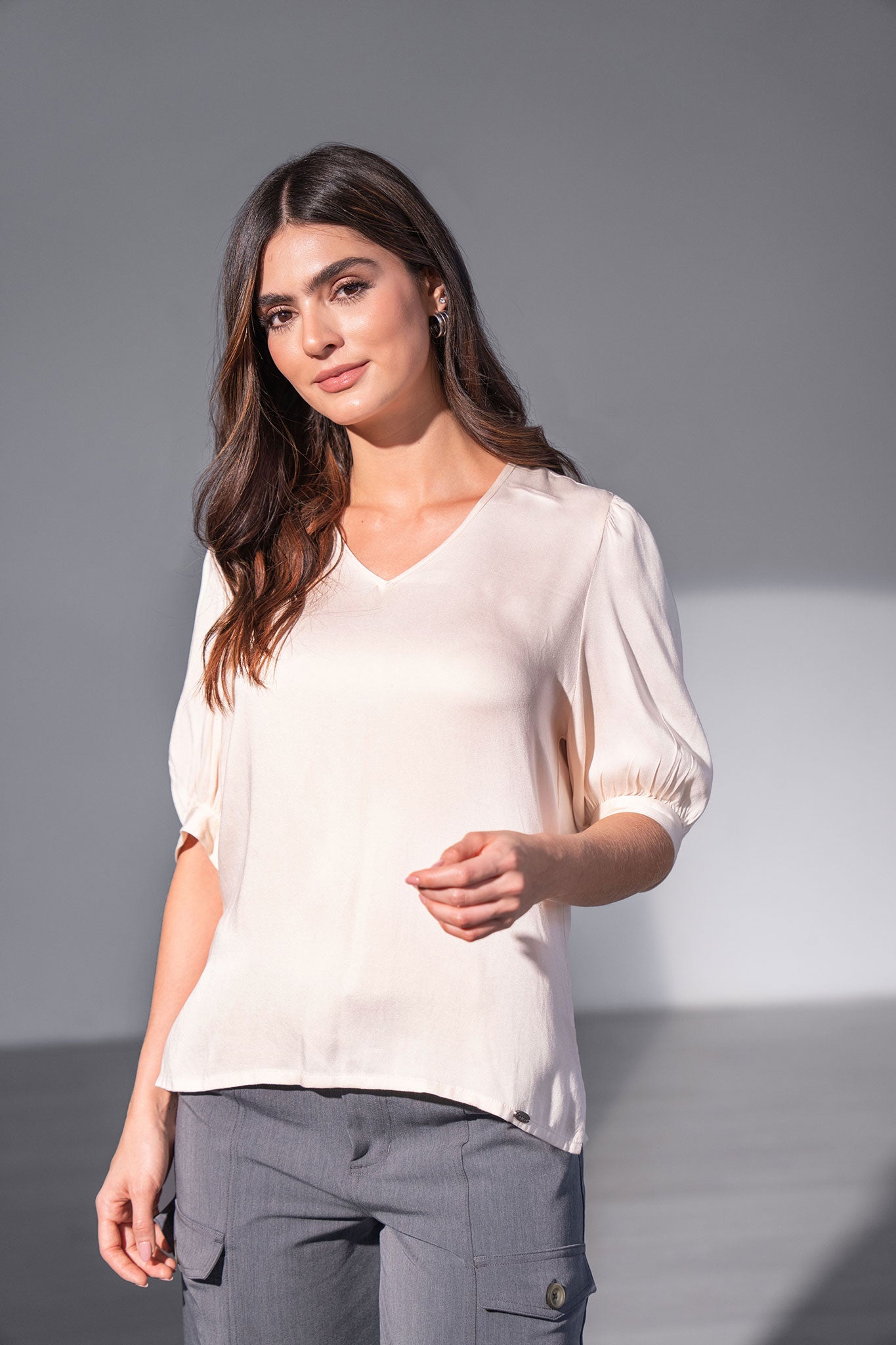 Blusa manga 3/4, abertura en espalda