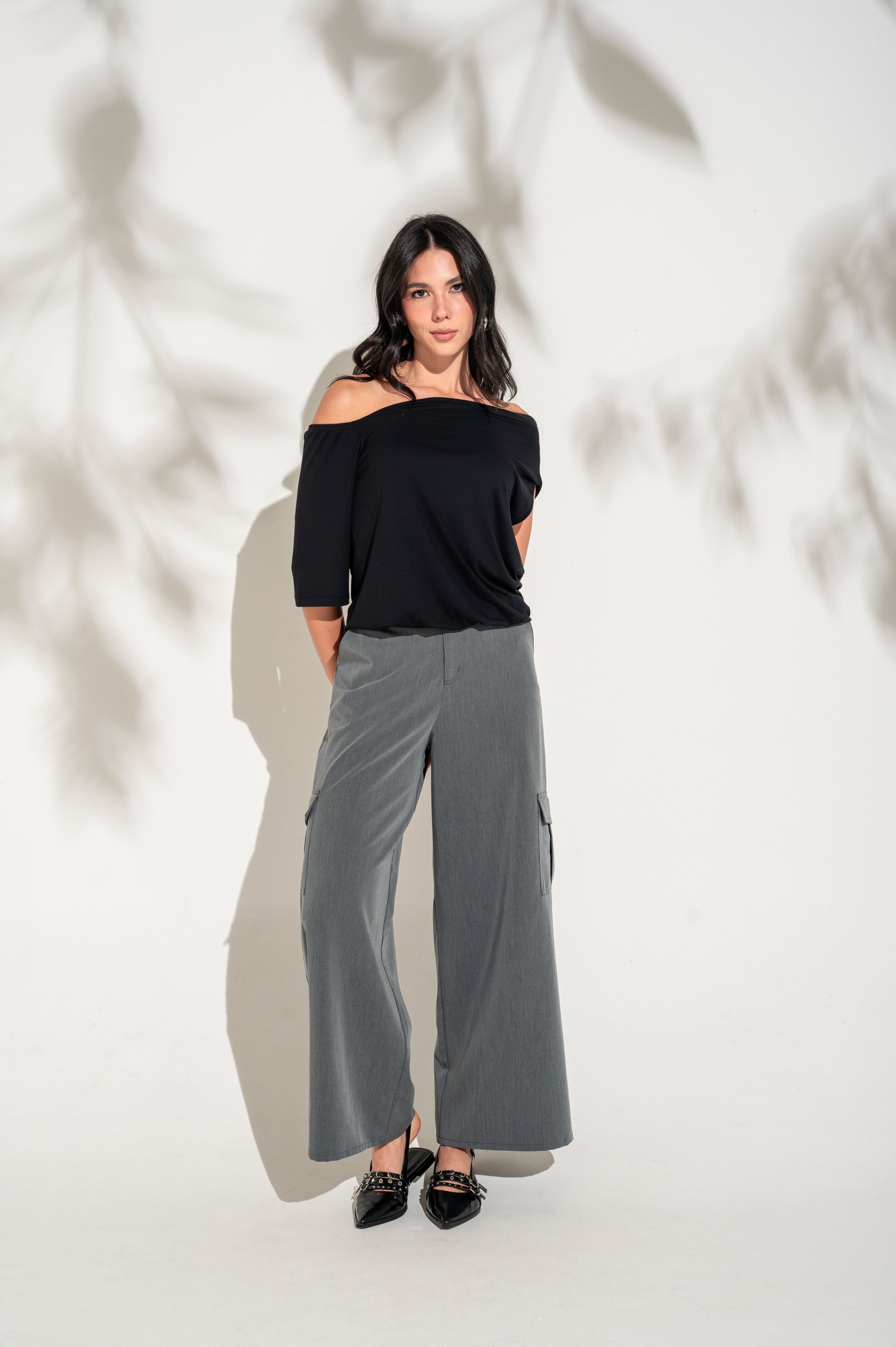 Pantalón largo bota wide leg con ribetes