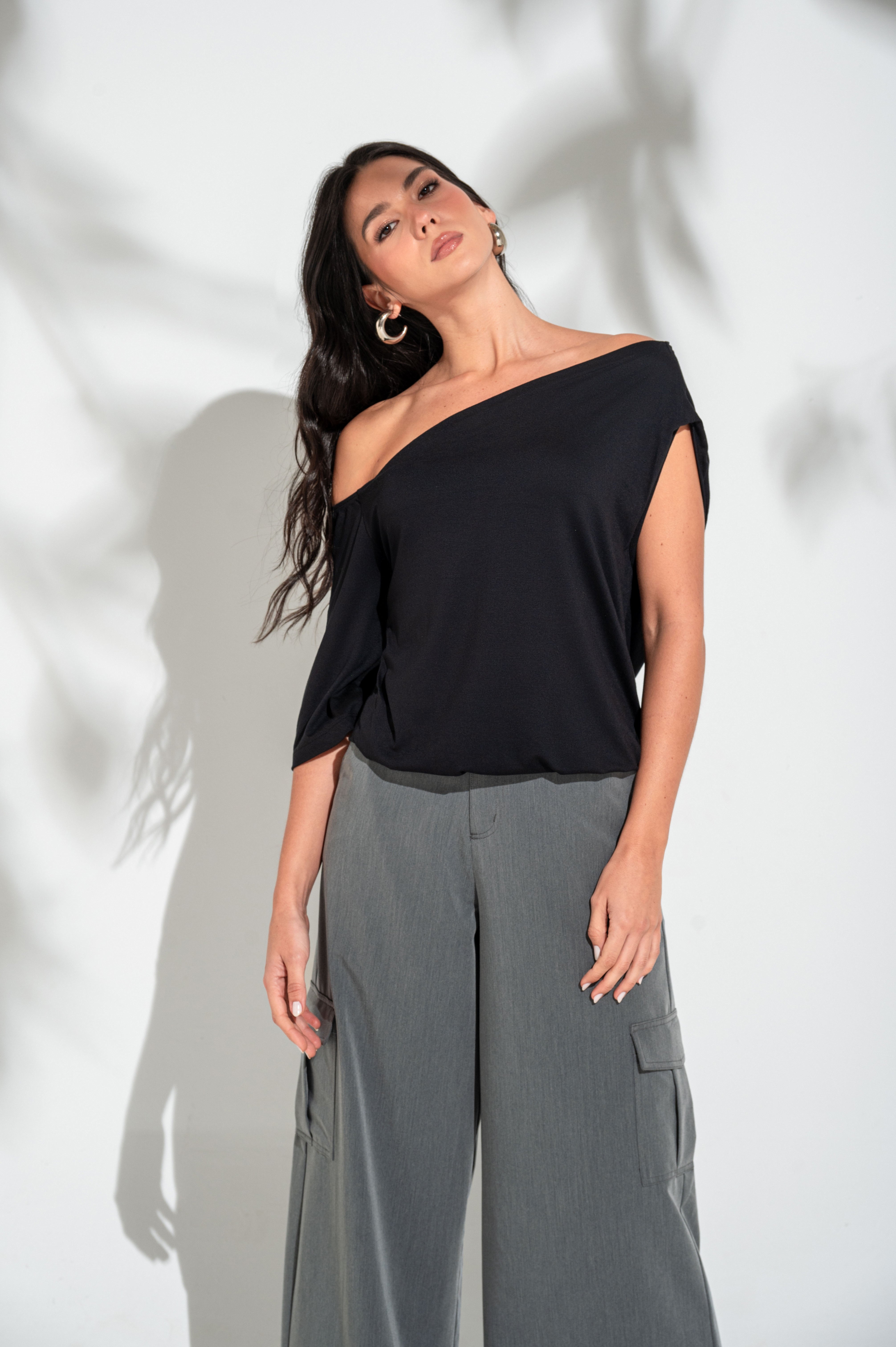 Pantalón largo bota wide leg con ribetes