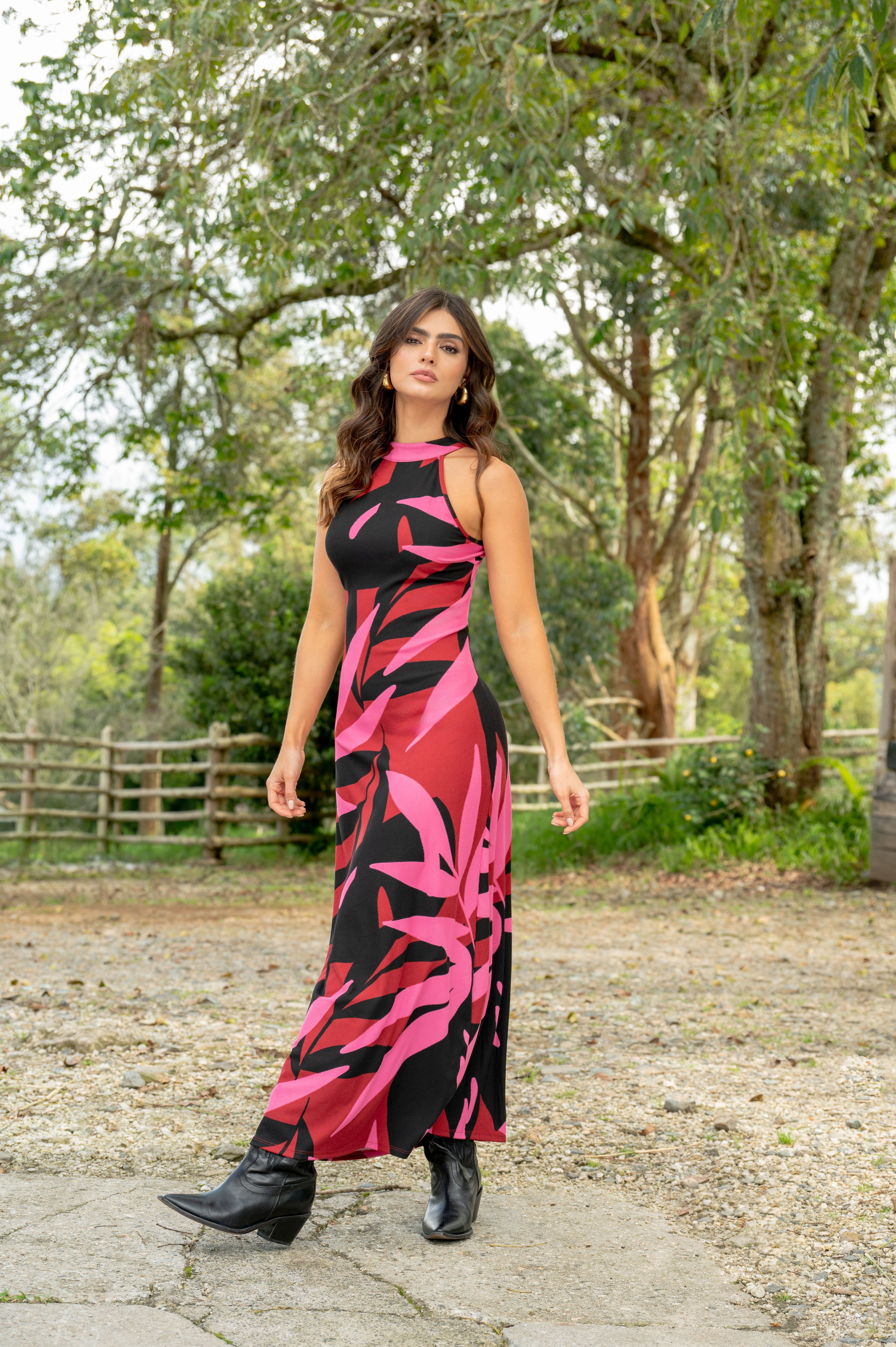 Vestido largo cuello tortuga y abertura