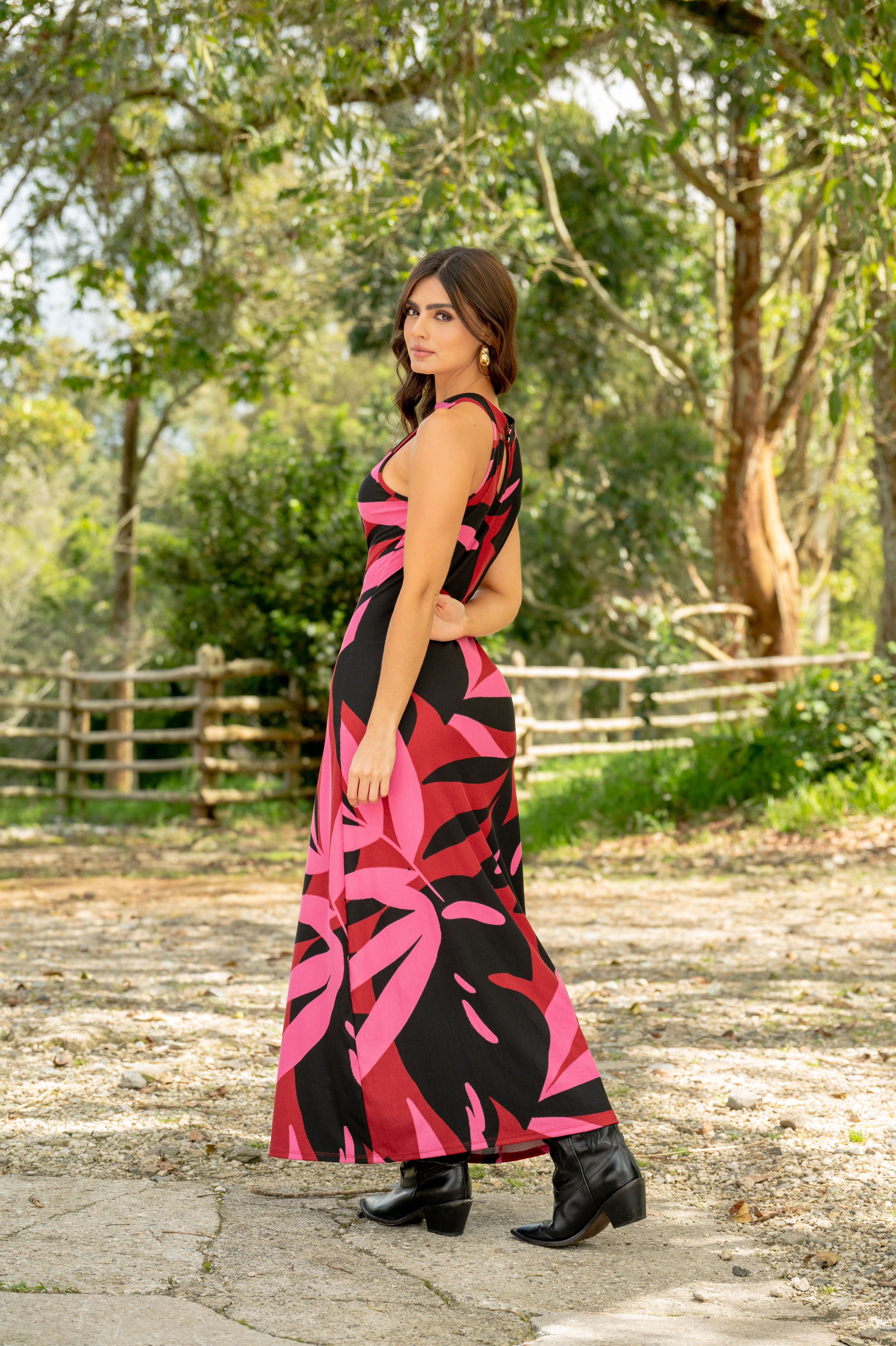 Vestido largo cuello tortuga y abertura