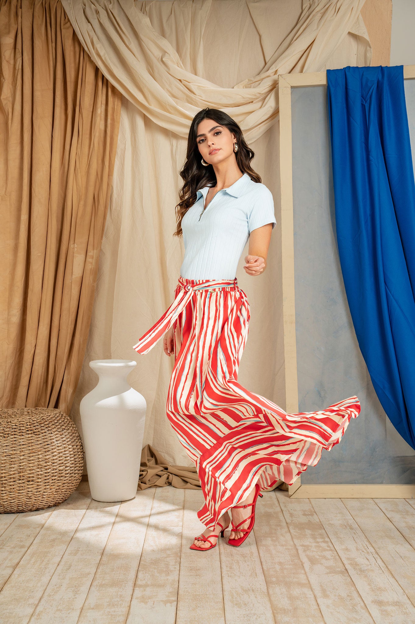 Falda larga con bolero en ruedo.