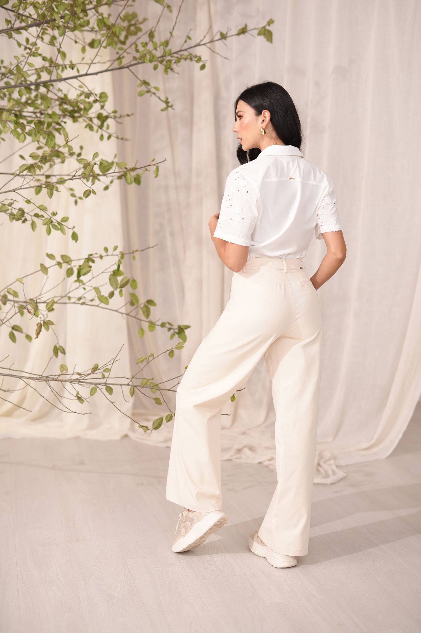 Pantalón con ribetes