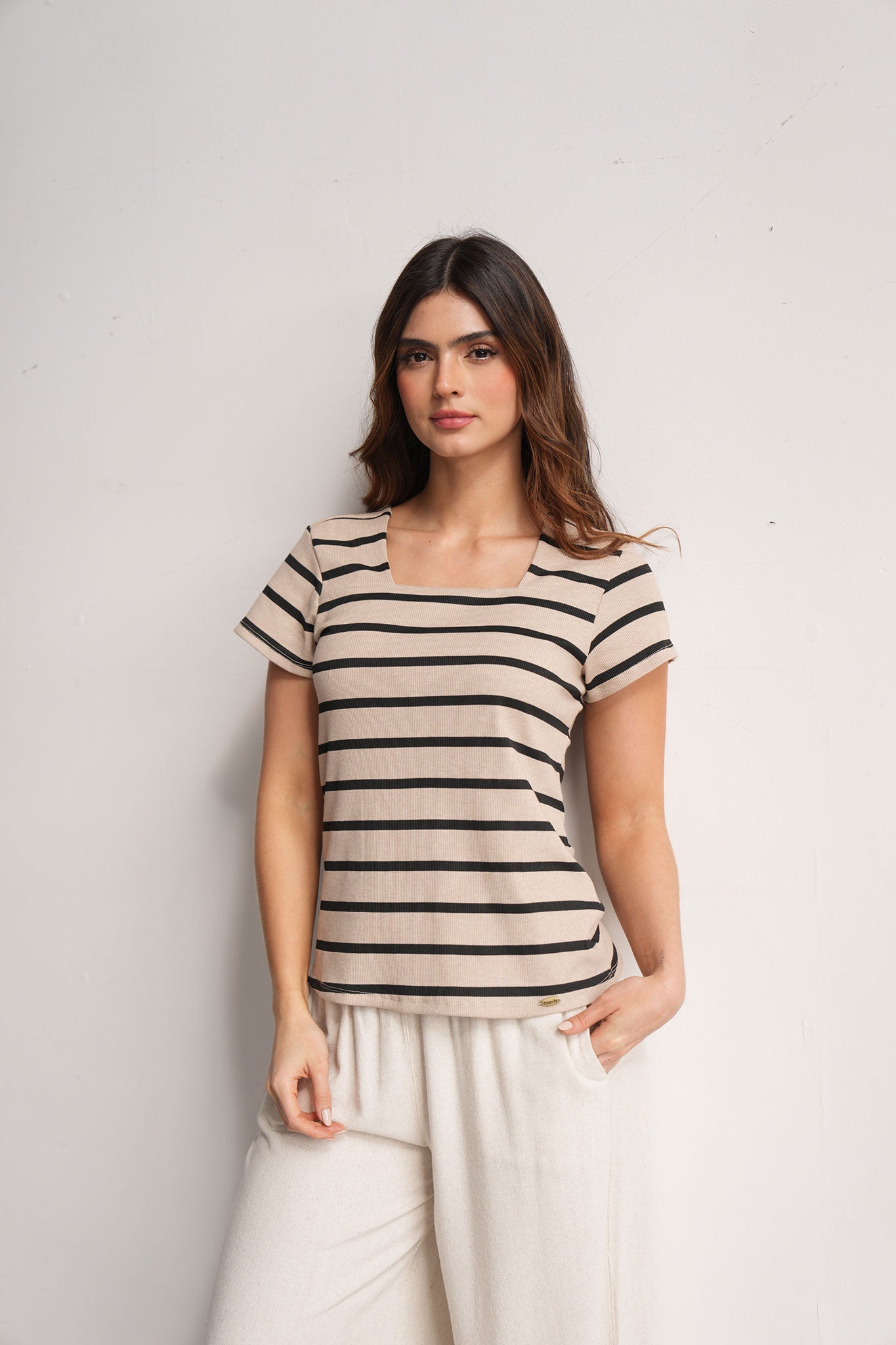 Camiseta cuello cuadrado