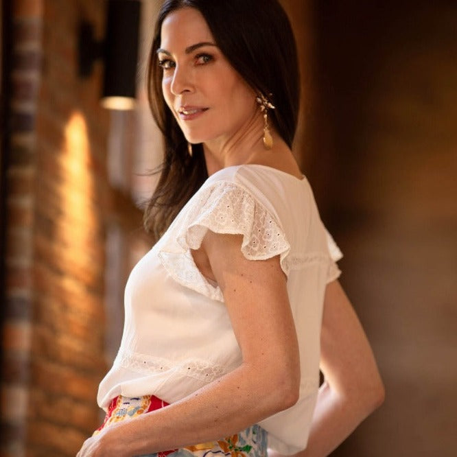 Blusa con bolillo en cortes