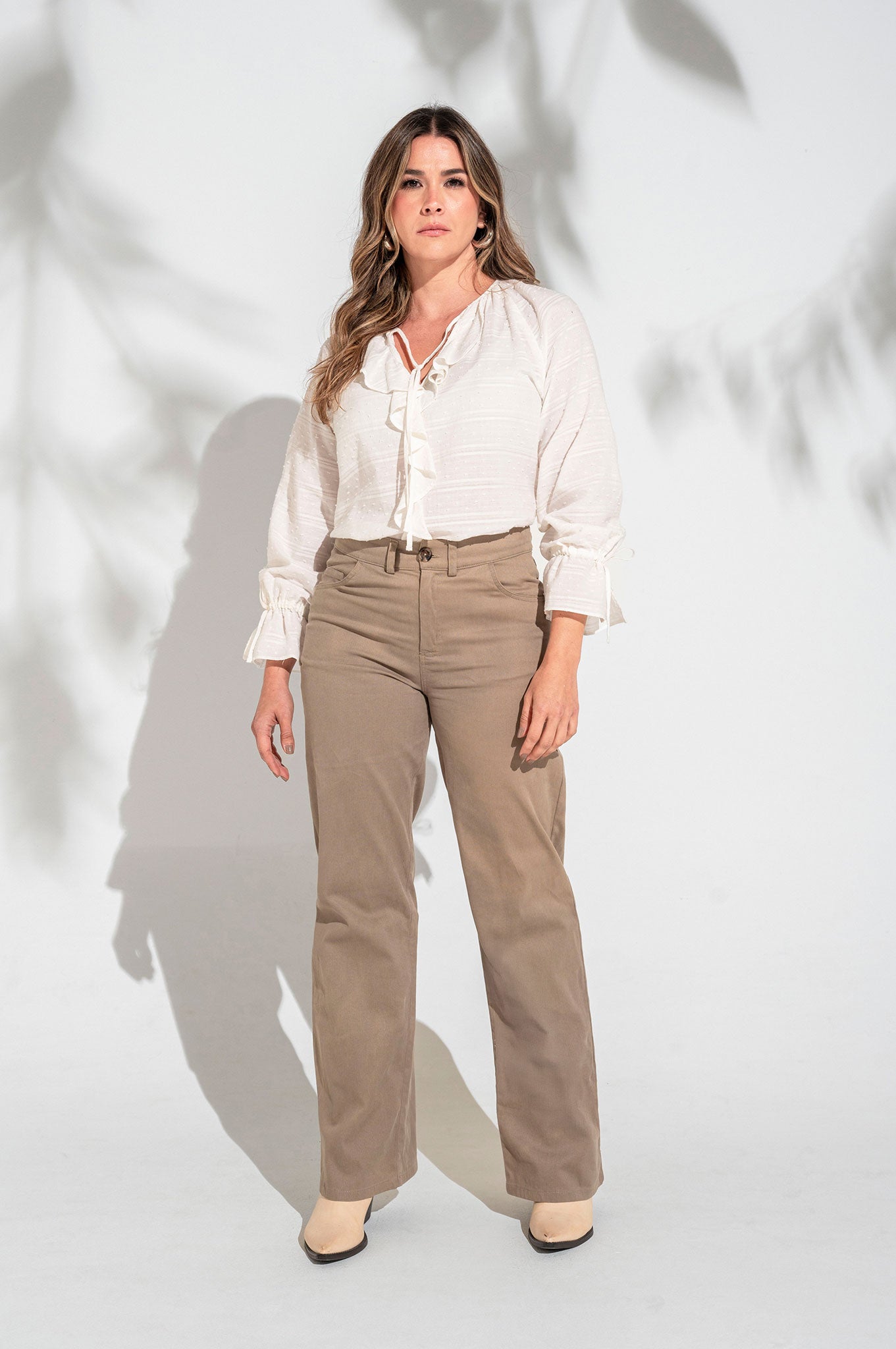 Blusa con cuello y puños con jareta
