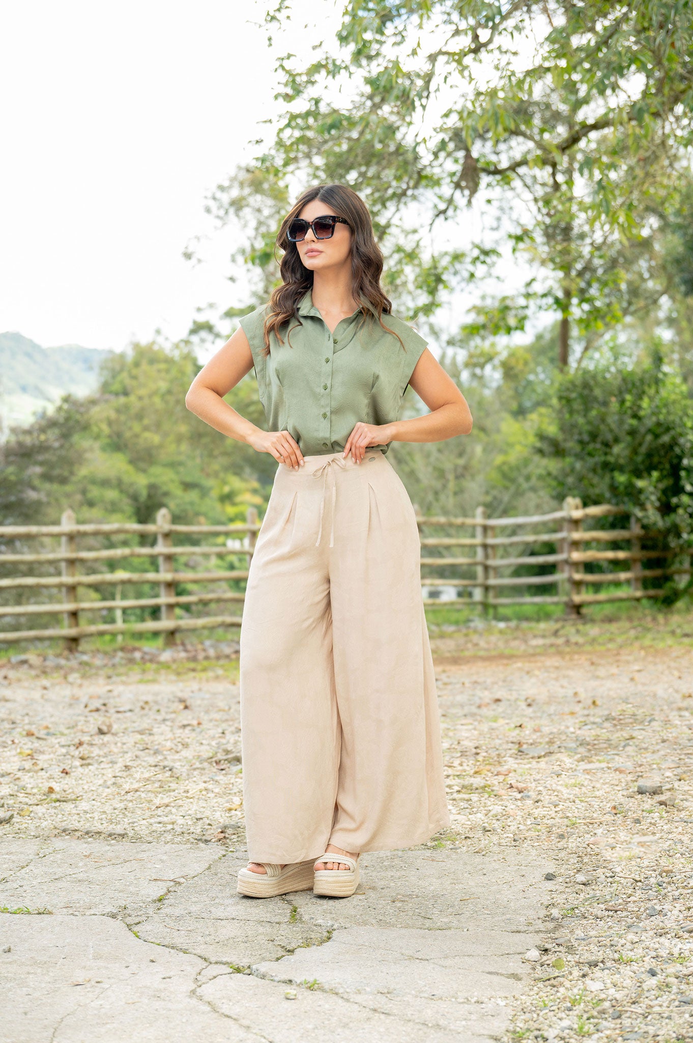 Pantalón palazzo, tabla en delantero