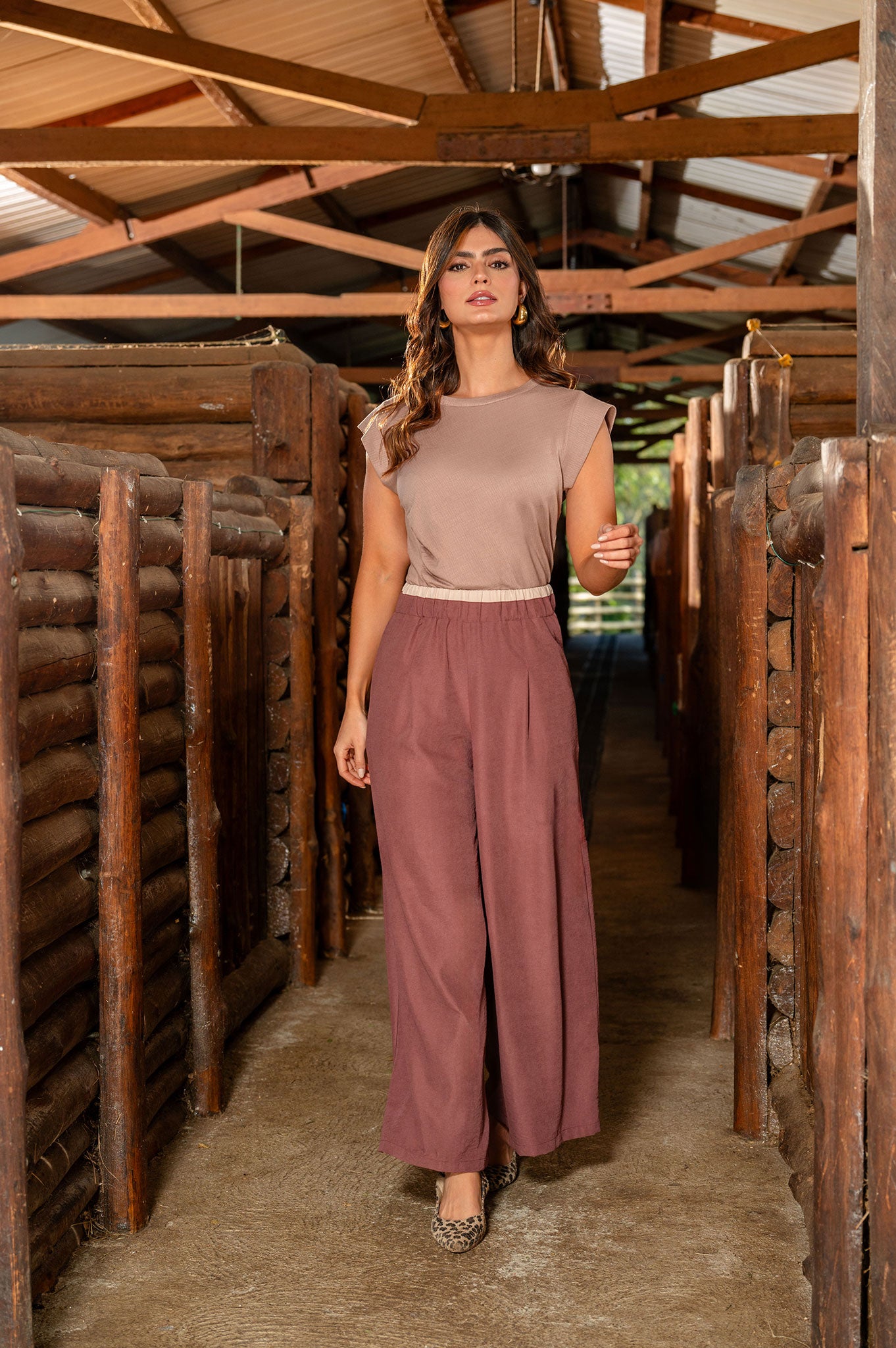 Pantalón bota palazzo, corte en pretina